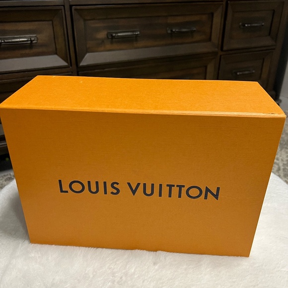 LOUIS VUITTON Monogram Pallas Beauty Case - Picture 16 of 16